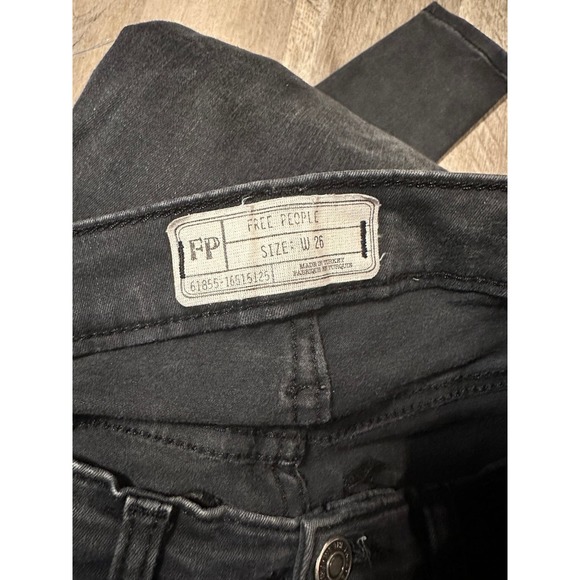 Free People Busted Knee Black Skinny Jeans Size 26 - Picture 4 of 4